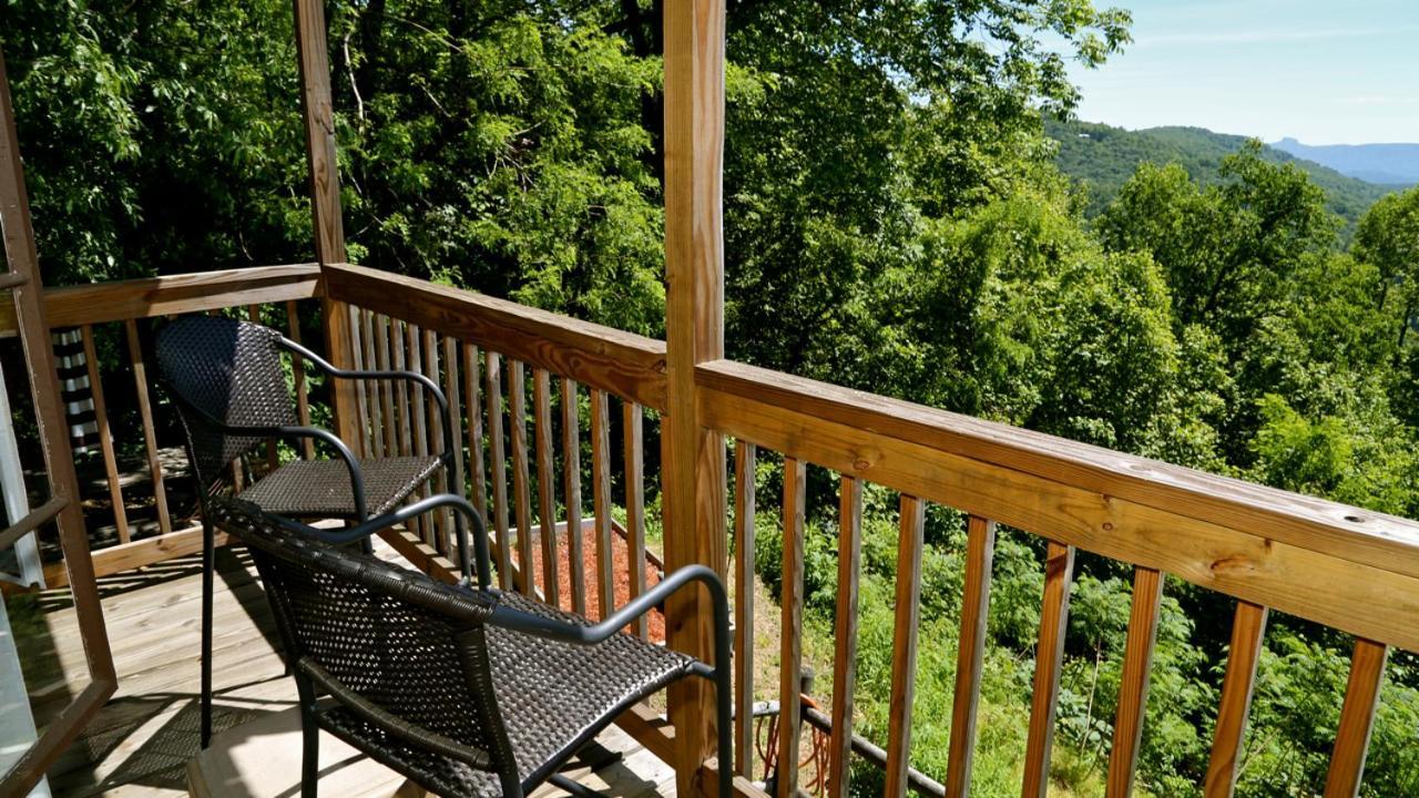 Alpine Inn Little Switzerland ภายนอก รูปภาพ